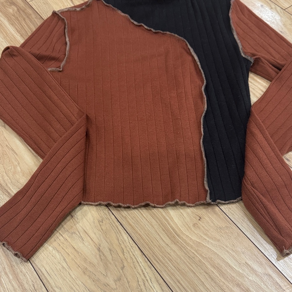 Two-Tone Ribbed Long Sleeve Top - Picture 4 of 4